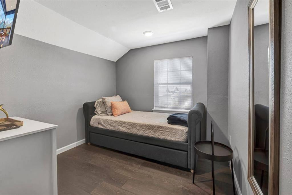 Super Cozy 2 Bedroom With Fast Wifi And Queen Bed Close To Downtown Houston!! Екстериор снимка